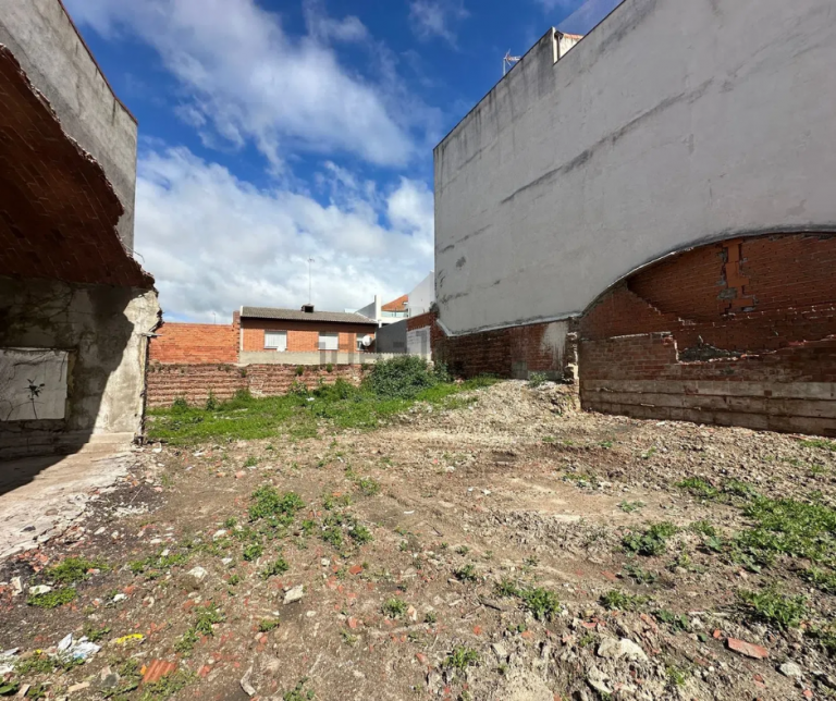 Terreno en Calle Bajada de la Fuente (1)