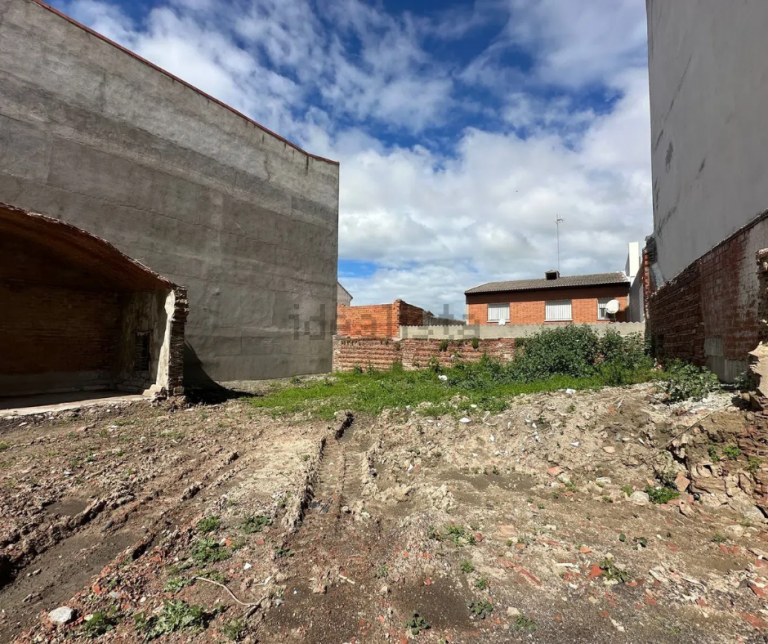Terreno en Calle Bajada de la Fuente (2)